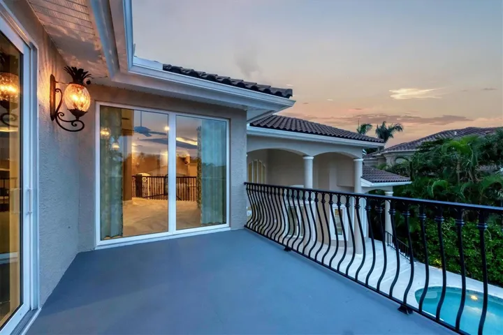 Sun deck on third level off loft and Office