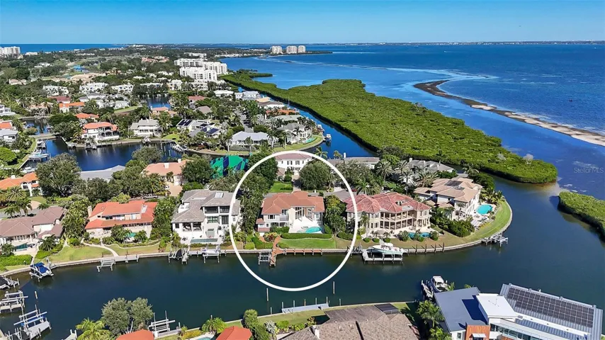 Easy access to Sarasota Bay and short trip to Gulf