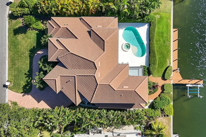 New tile roof done in last 5 years