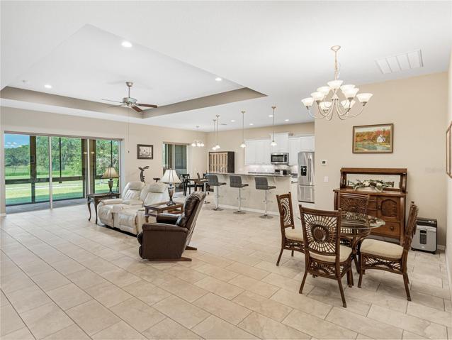 Living room/dining area