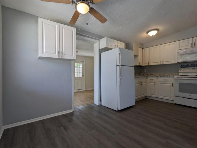 Eat-in Kitchen