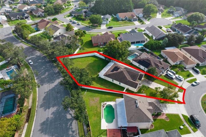 Pie-shaped lot, fully fenced
