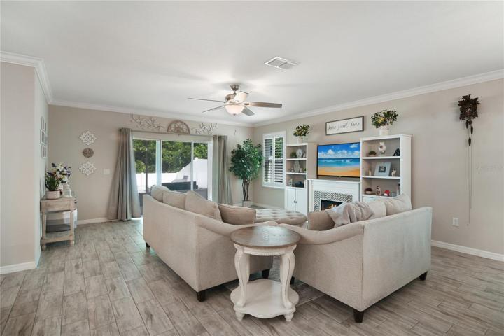 LIVING AREA.