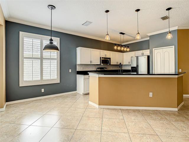 Kitchen and Eat-In Area