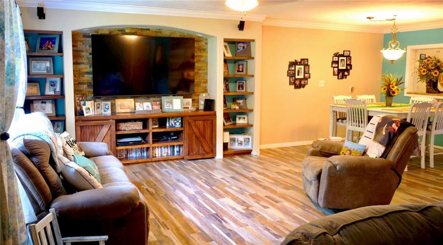 Living room & Kitchen/Dining