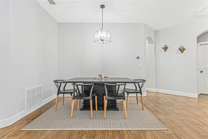 FORMAL DINING.