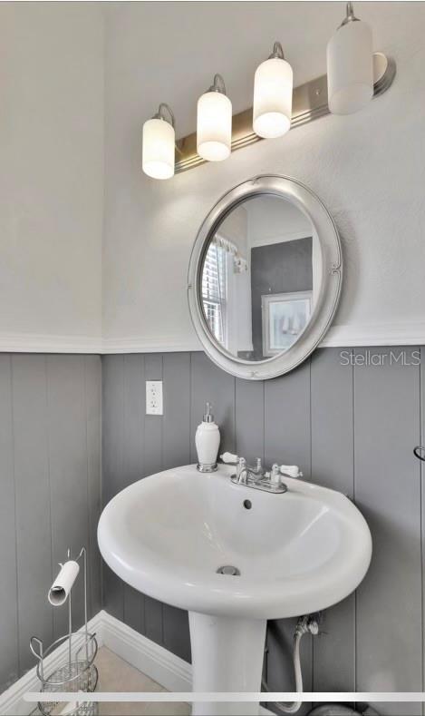 Main House Bath 2