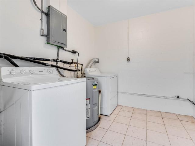 Spacious laundry room!