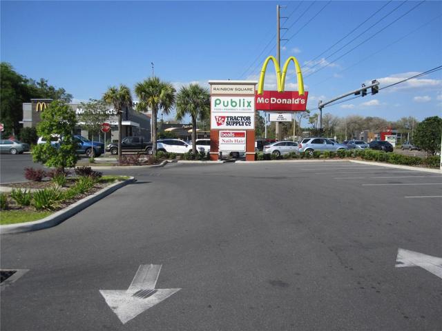 Dunnellon shopping ten minutes away.