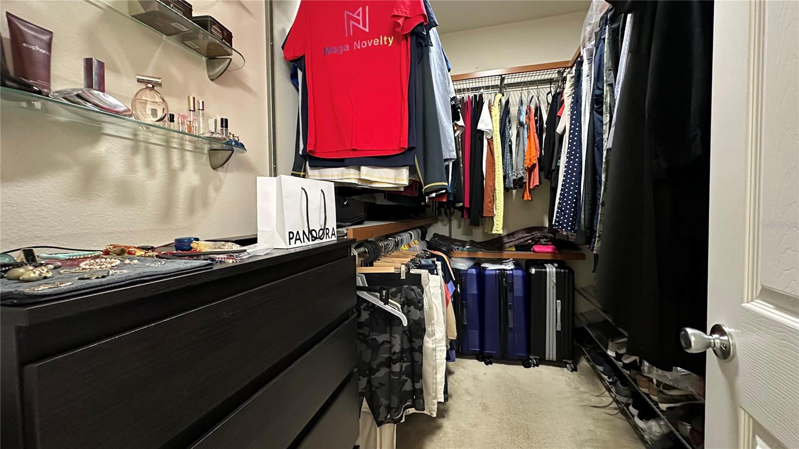 Master bedroom Walk-in closet