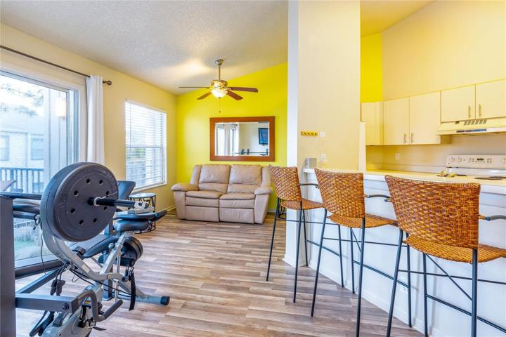 Seamless flow between kitchen and family room