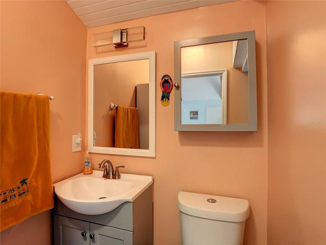 Studio Cottage bath