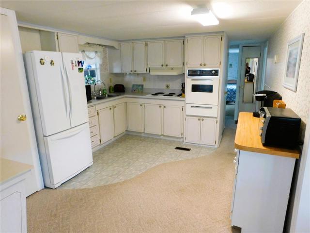 Ample storage in this kitchen.