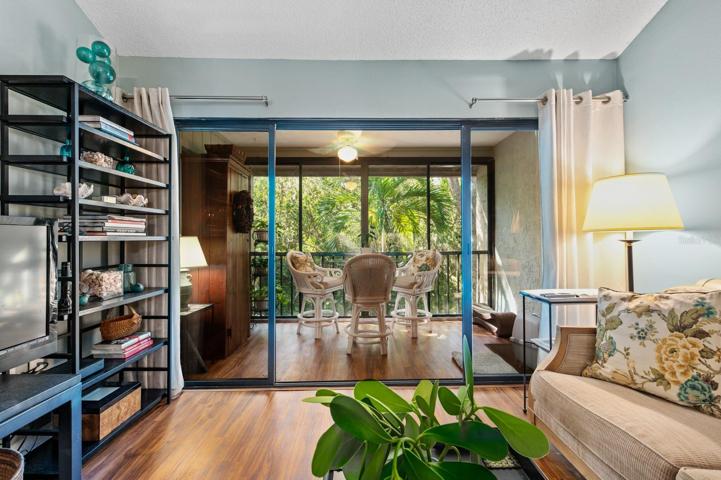Living room/Lanai