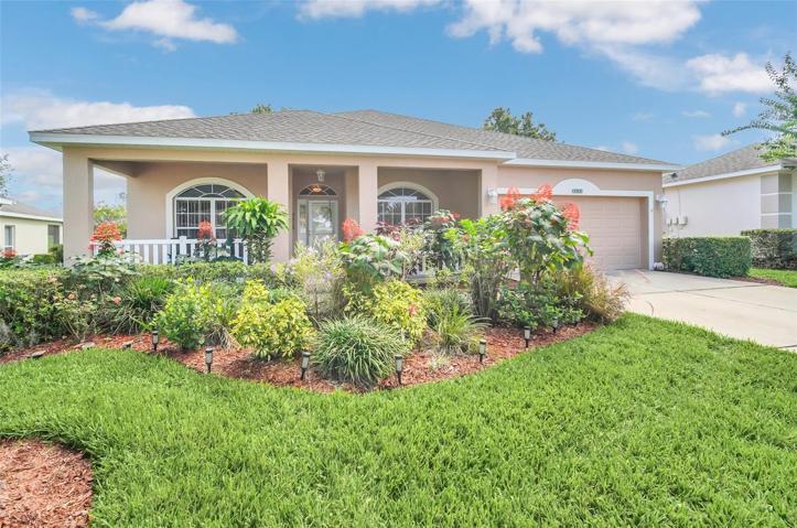 GREAT CURB APPEAL, FRONT VIEW.