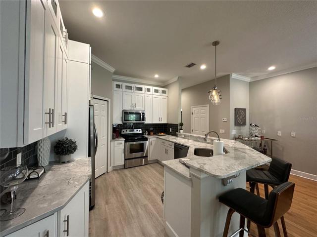 Kitchen with Breakfast Bar