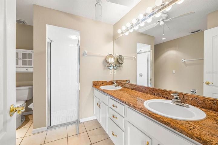 DUAL SINKS, GRANITE COUNTER TOPS!