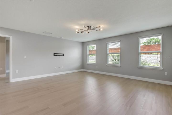 Over-sized Loft-Left View