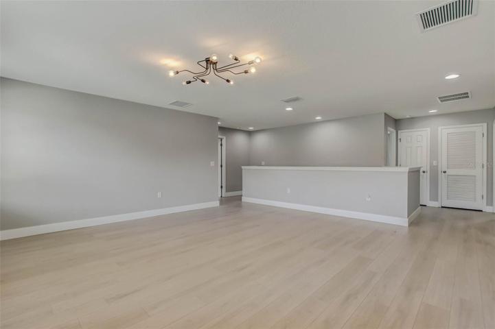 Over-sized Loft-Center View-2