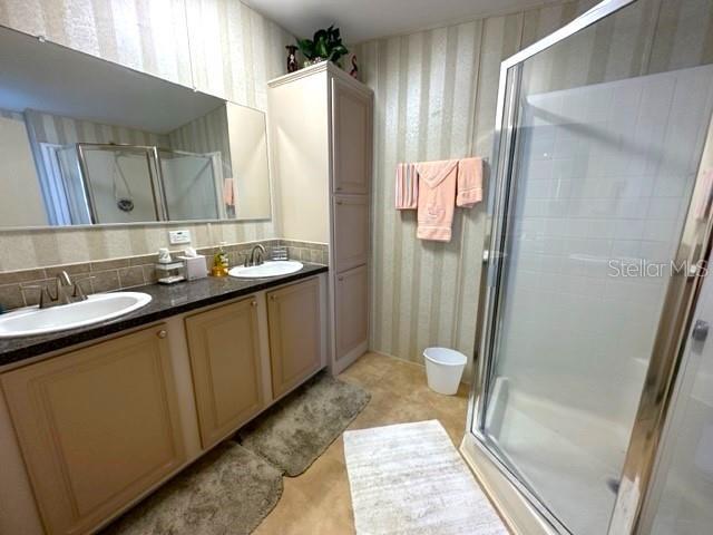 MASTER BATH DUAL SINKS