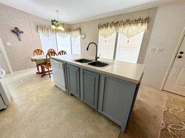 KITCHEN ISLAND