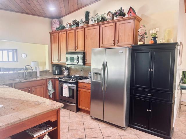 SPACIOUS KITCHEN