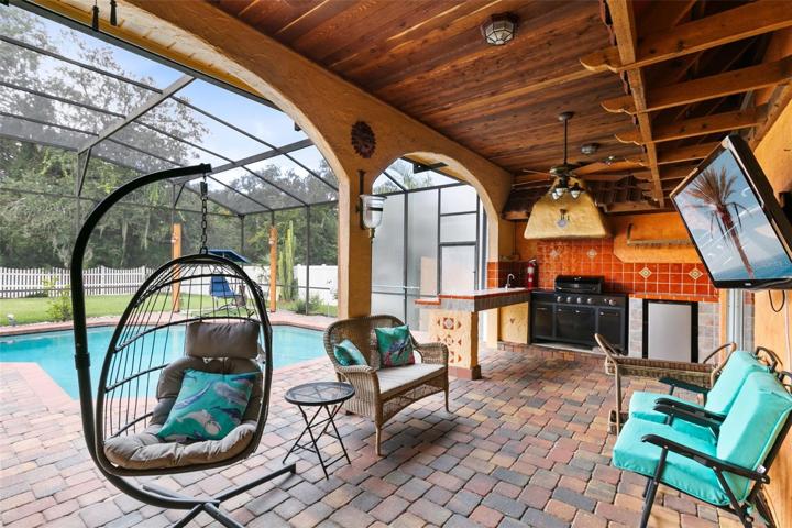 Covered Outdoor Kitchen/Grill/Bar Area