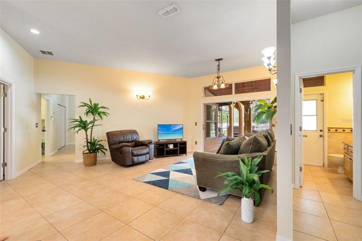 Family Room | Entrance Guest Bathroom