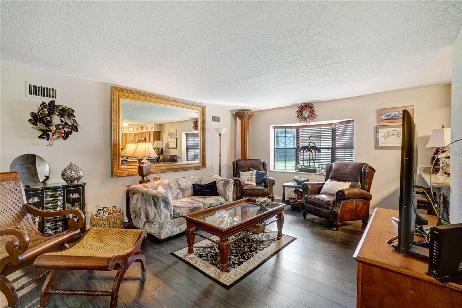 Living Room has laminate flooring