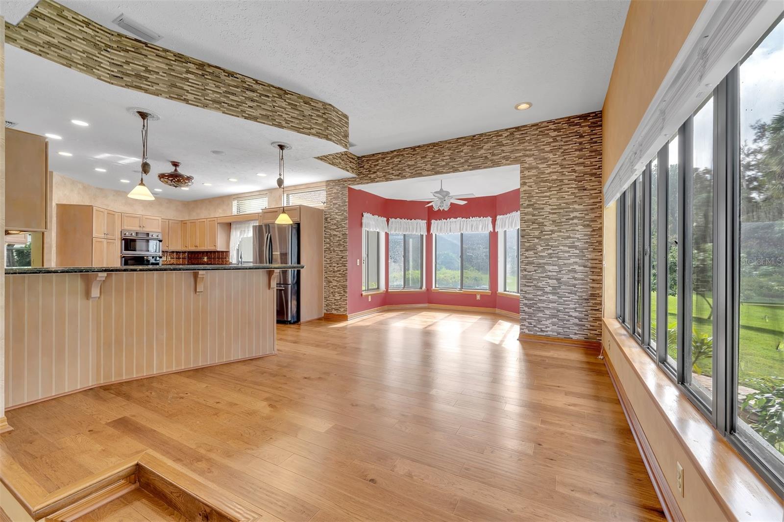 Eat-in kitchen with additional space