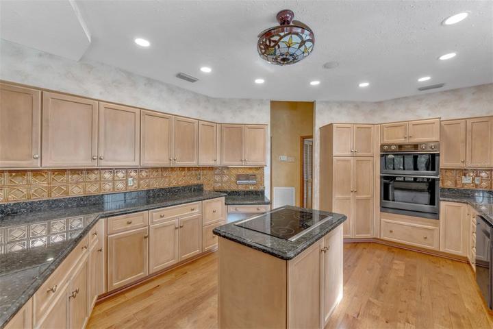 Center Island with cooktop