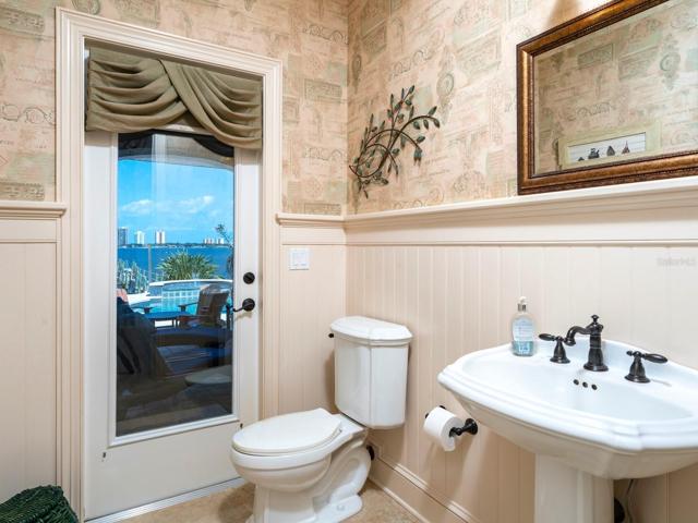 Powder bath