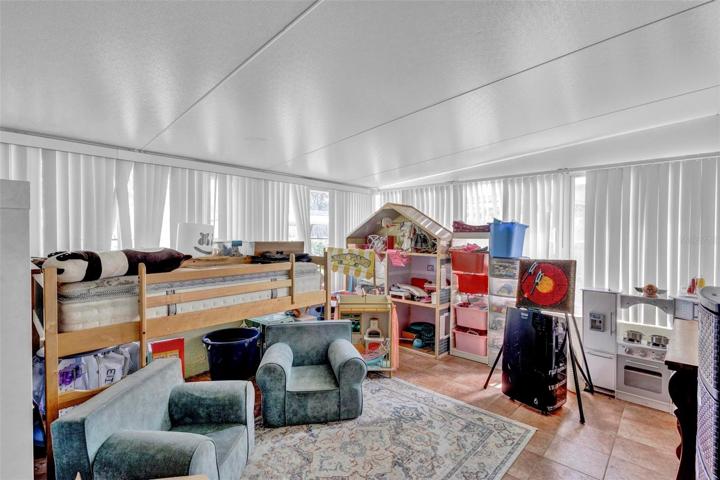 22x 14, 300sqft, enclosed florida room