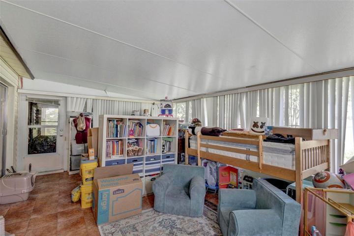 22x 14, 300sqft, enclosed florida room