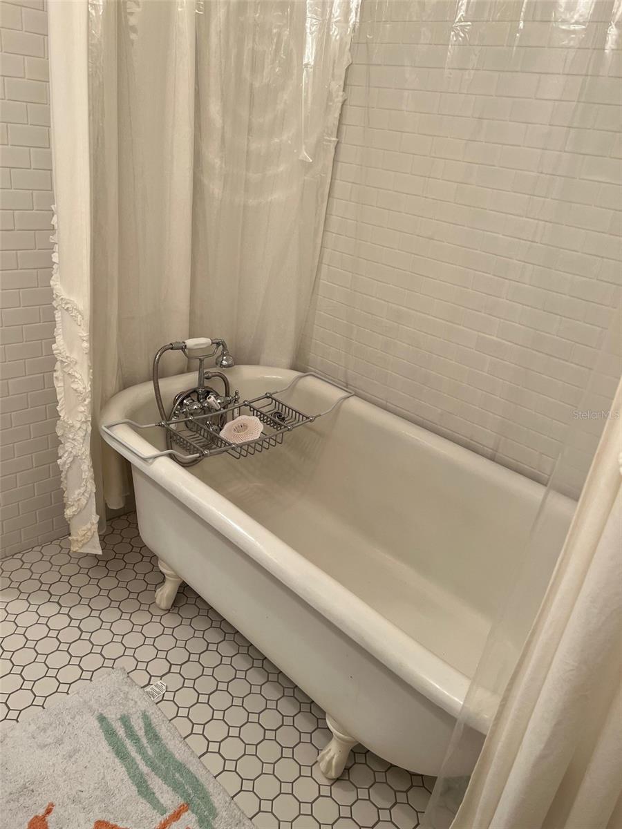 Englewood, Florida 34223, 2 Bedrooms Bedrooms, 0 ,3 BathroomsBathrooms,Residential Lease,For Rent,NEW POINT COMFORT,0,D6132730