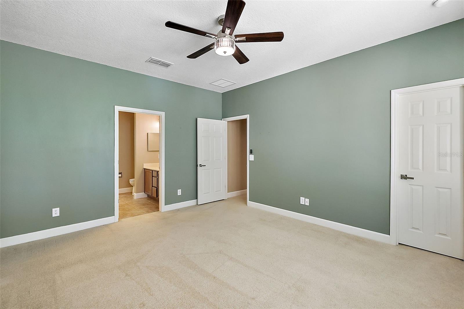 1st floor Master Bedroom