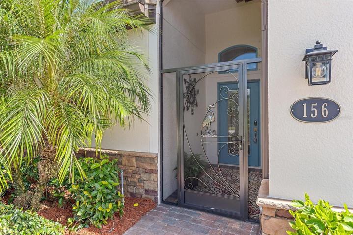 Front Entryway w/Screened Porch