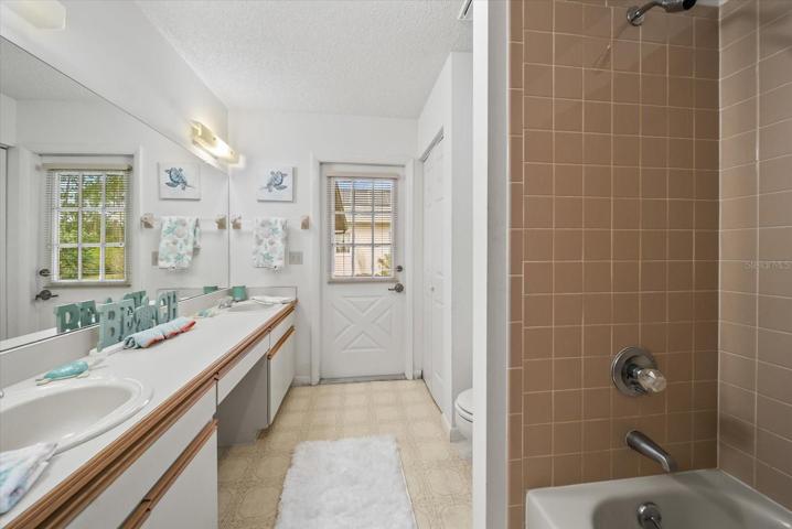 Guest bathroom.