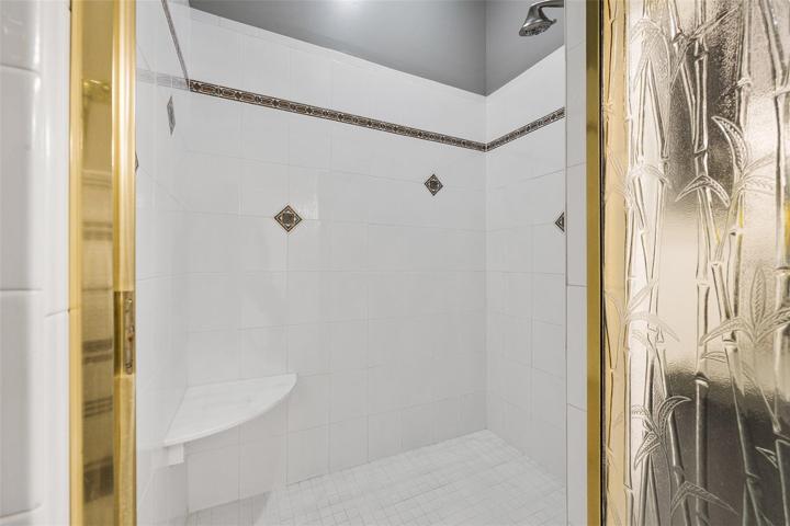 Upstairs Master Suite