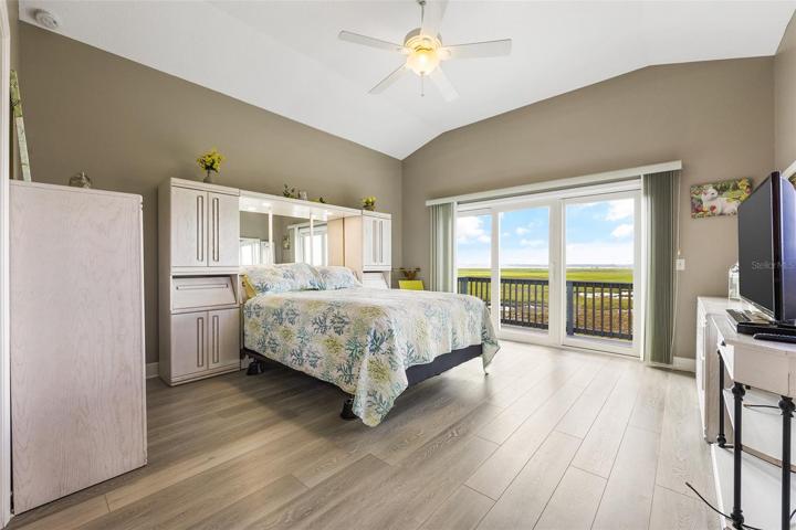 Upstairs Master Suite