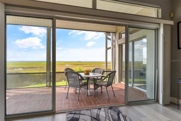 Living Room to Lanai