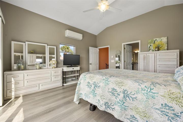 Upstairs Master Suite