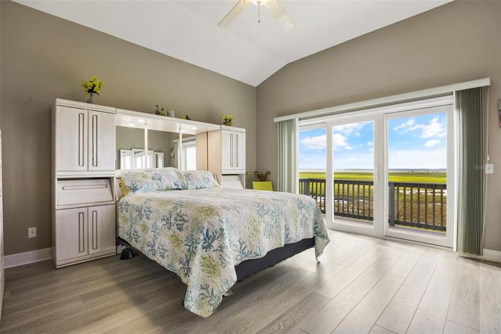 Upstairs Master Suite