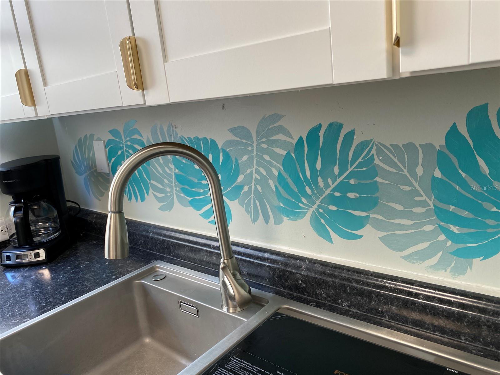Dishwasher on right side of sink