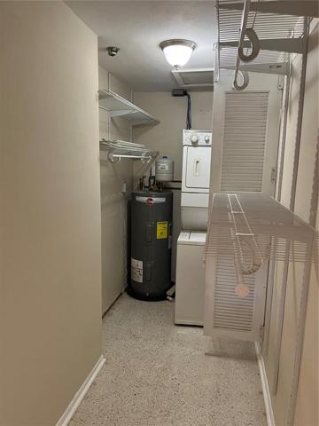 Walk in closet with washer and dryer