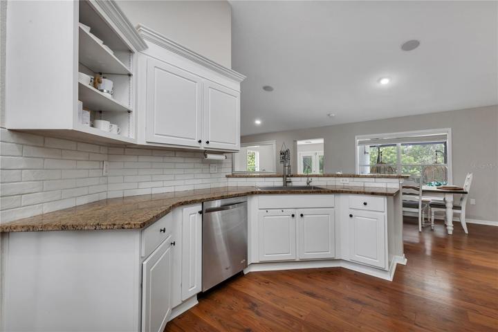 Eat-in kitchen/breakfast nook