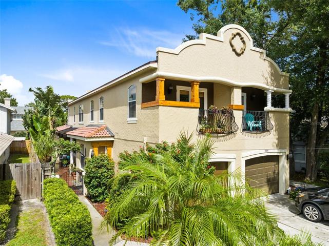ABSOLUTELY STUNNING! Welcome to this immaculate Winter Park townhouse, lovingly cared for by its original owner.