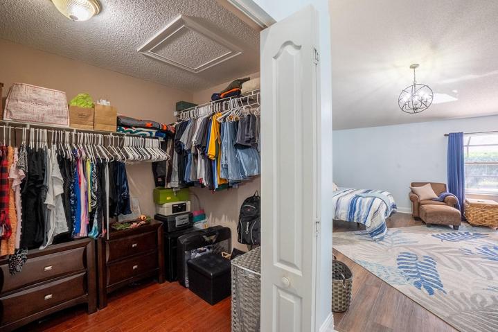 Large Walkin Closet