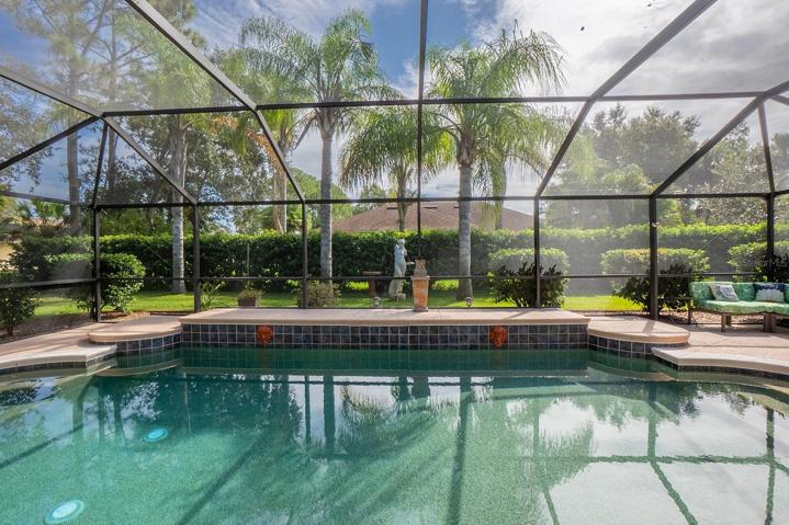 Beautiful Pool with Fountains