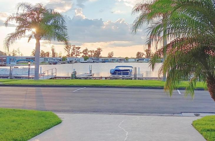 Lake view with sunsets - 1401 Hwy 50, Unit 17, Clermont FL